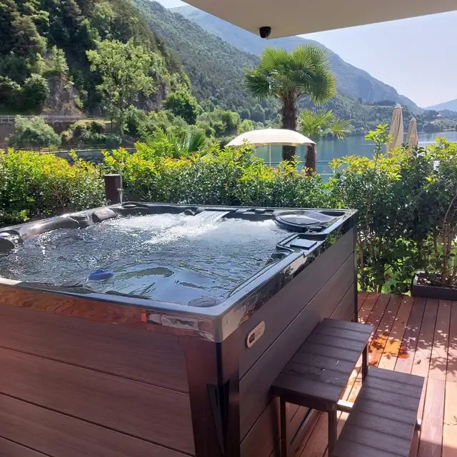 3 Seat Therapy Hot Tub For Sale