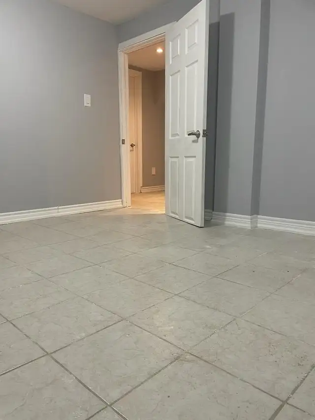 Extra large rooms for rent in Scarborough