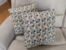 Set of 2 Patterned Cushions! - Photo 2
