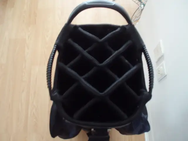 GOLF CLUBS BAG  ( HUAEN )  -  LIKE NEW