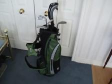 CHILD'S  - KIDS RIGHT HANDED  GOLF CLUBS  ( LIKE NEW )  -  AGES - Photo 3
