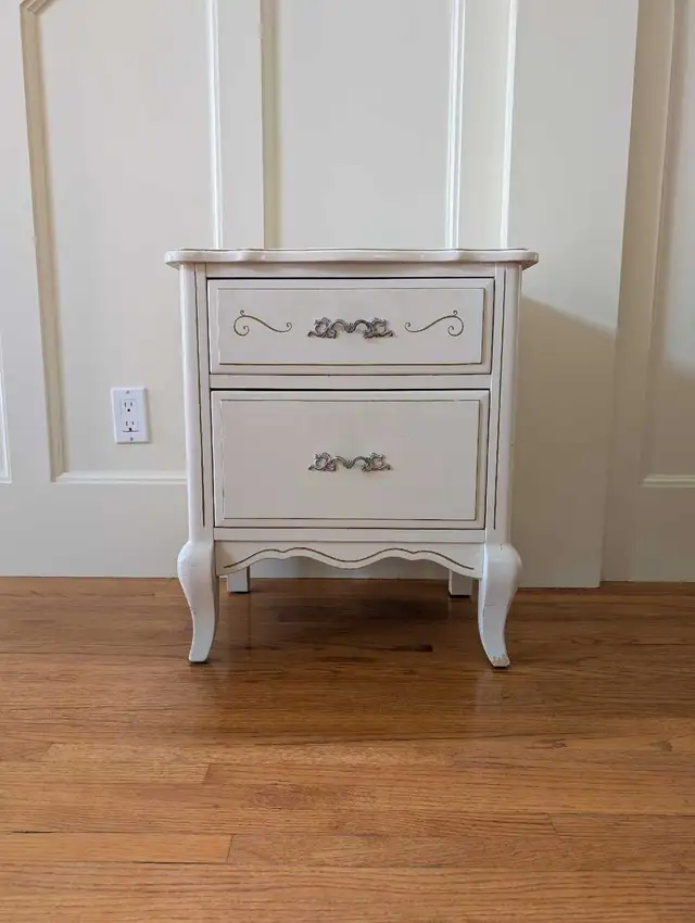 Charming Victorian-Style End Table