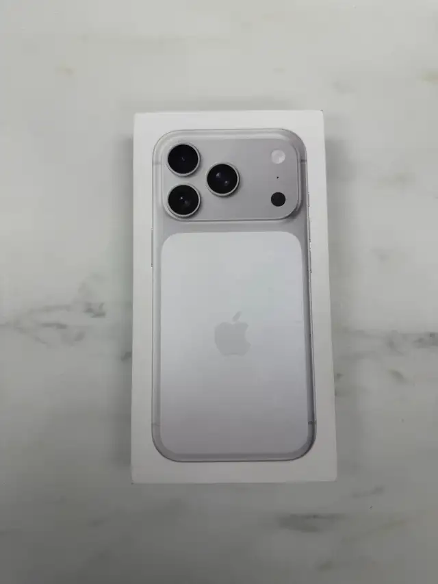 BRAND NEW - APPLE IPHONE 17 PRO 256GB  COMES WITH APPLE WARRANTY
