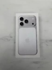 BRAND NEW - APPLE IPHONE 17 PRO 256GB  COMES WITH APPLE WARRANTY