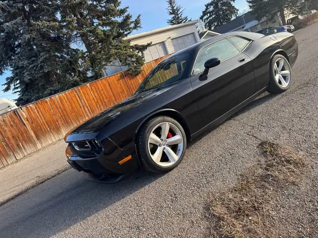 2010 Dodge Challenger SRT8. Like new 17,000 kms