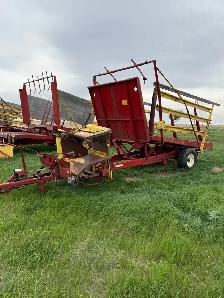 New Holland 1002 Hay Stacker Bale Wagon