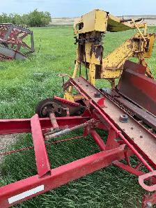 New Holland 1002 Hay Stacker Bale Wagon - Photo 4