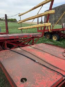 New Holland 1002 Hay Stacker Bale Wagon - Photo 9