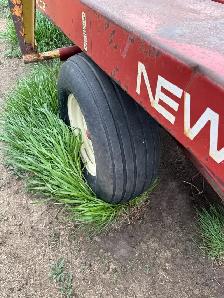 New Holland 1002 Hay Stacker Bale Wagon - Photo 10