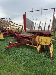 New Holland 1033 Stackliner Bale Wagon