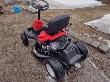 Tracteur a gazon YARD MACHINES 190cc 24'' de coupe année 2015 - Photo 3
