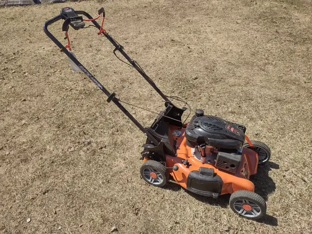 Tondeuse a gazon autopropulsé ARIENS 22'' de coupe mucher