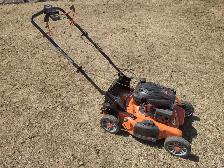 Tondeuse a gazon autopropulsé ARIENS 22'' de coupe mucher