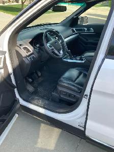 2012 Ford Explorer XLT - 7 Passenger - Photo 5