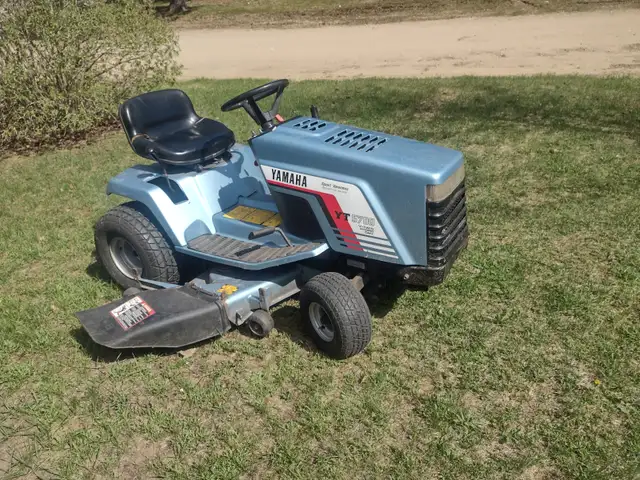 Tracteur a gazon YAMAHA YT5700 moteur YAMAHA 16 hp V-TWIN