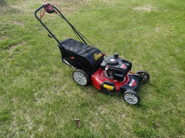 Tondeuse a gazon autopropulsé 4 vitesses TROY BILT 21'' de coupe