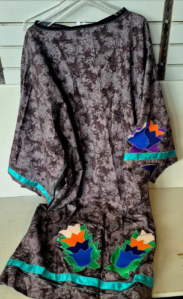 Applique Regalia Dress (32957920)