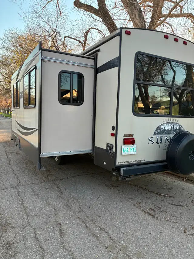 2012 Crossroads Sunset Reserve Trailer ST 30 RE