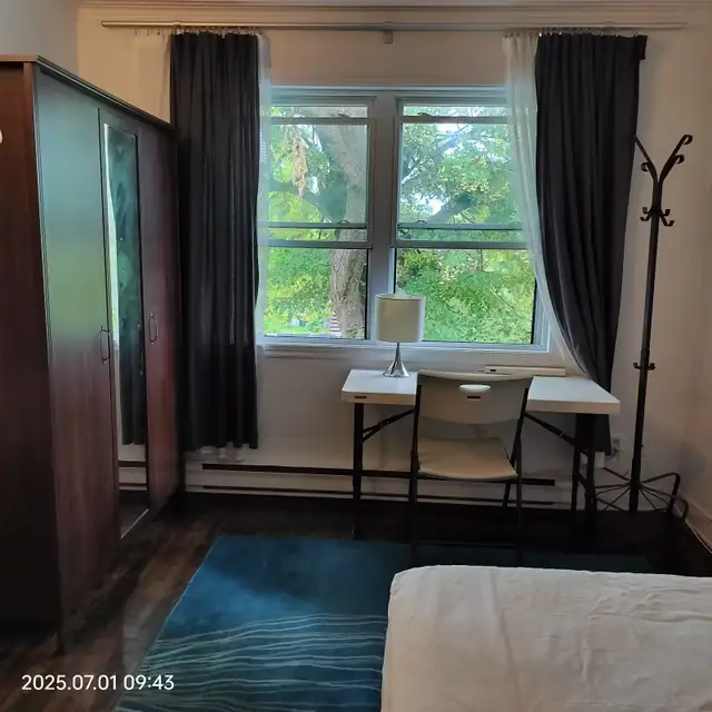 Big room for short term rental, Close metro Monk, All included.