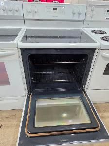 Frigidaire 30' White Freestanding Electric Ceramic Top Stove - Photo 3