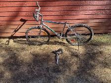 3 velos qui ont besoin d'un peu d'amour pour bricoleur. - Photo 2