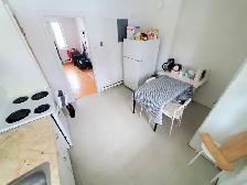 Large spacious bright 3 1/2 and 4 1/2 apt. in Sainte-Anne - Photo 2