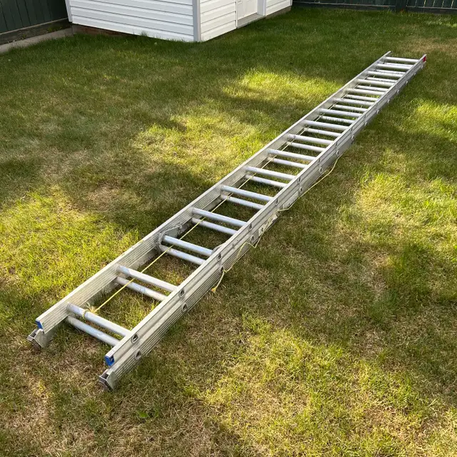 LITE 32' Aluminum Extension Ladder