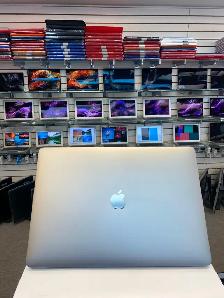 Apple MacBook Pro 15 Inch i9, 32 Gb, 500gb