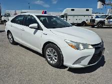 2016 Toyota Camry Hybrid - Photo 3