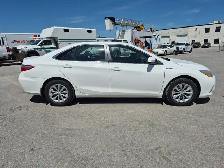 2016 Toyota Camry Hybrid - Photo 4