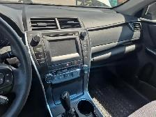 2016 Toyota Camry Hybrid - Photo 16