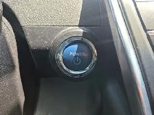 2016 Toyota Camry Hybrid - Photo 18