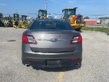2017 Ford Taurus - Photo 6