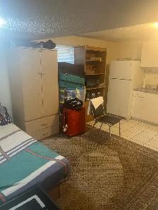 one bedroom big basement to share - Photo 4