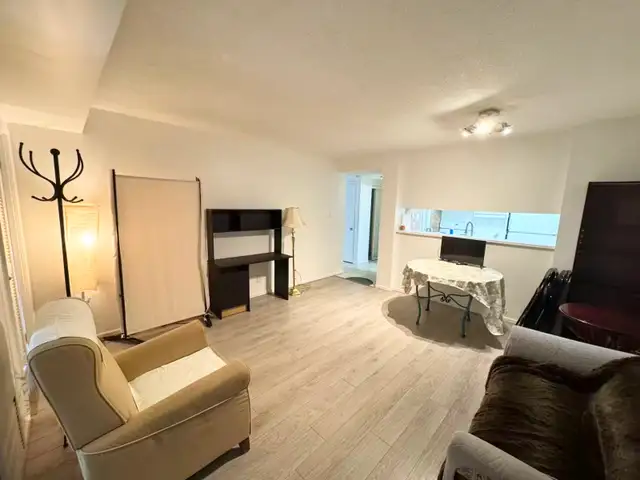Downtown Toronto Bay & College/Gerrard Condo  Super facilities
