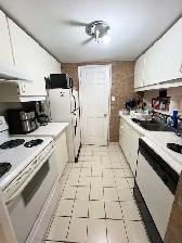 Downtown Toronto Bay & College/Gerrard Condo  Super facilities - Photo 2