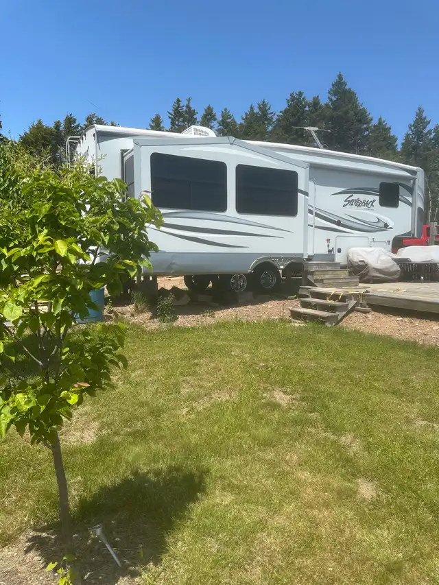 2014 Cedar Creek Silverback Couples 5th Wheel for Sale