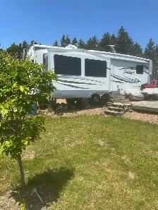 2014 Cedar Creek Silverback Couples 5th Wheel for Sale