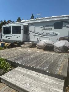 2014 Cedar Creek Silverback Couples 5th Wheel for Sale - Photo 2
