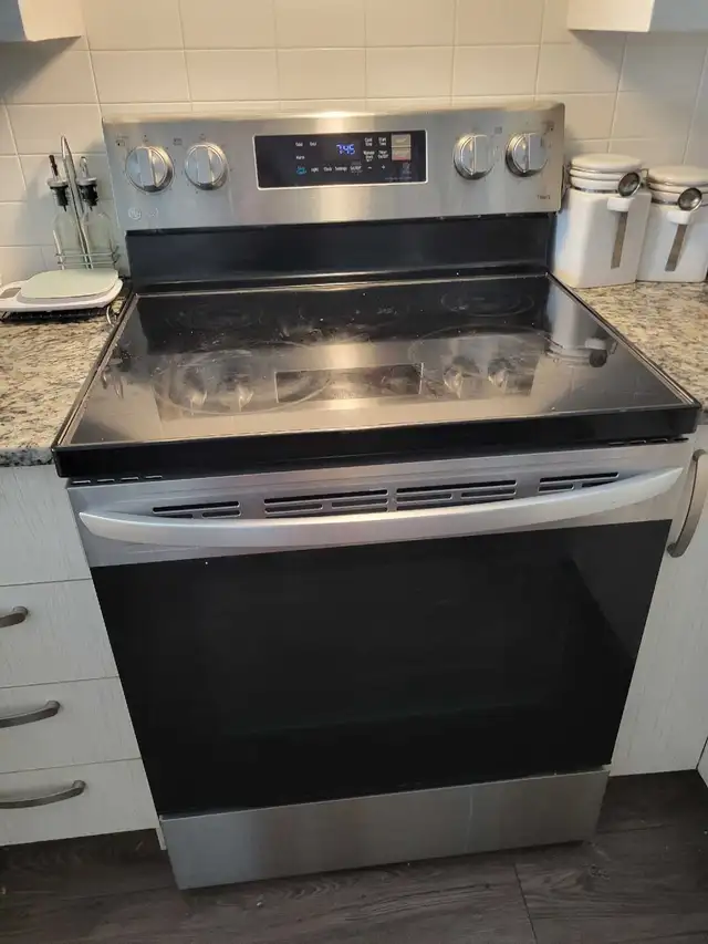 stove LG , good condition