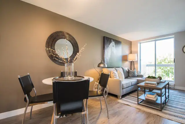 Walk to Fanshawe College - Student Apartment