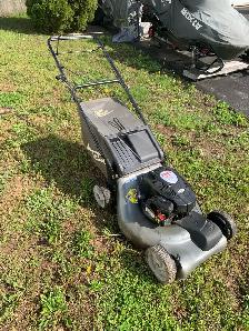craftsman self propelled lawnmower/ rear bagger - Photo 2