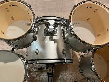 Drum set - Excellent Condition! - Photo 8