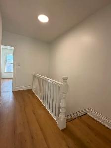 SPACIOUS 3 BDRM TOWNHOUSE – EDGE OF DOWNTOWN! - Photo 2
