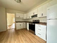 SPACIOUS 3 BDRM TOWNHOUSE – EDGE OF DOWNTOWN! - Photo 3