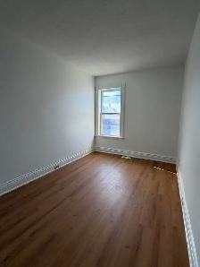 SPACIOUS 3 BDRM TOWNHOUSE – EDGE OF DOWNTOWN! - Photo 6