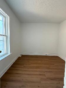 SPACIOUS 3 BDRM TOWNHOUSE – EDGE OF DOWNTOWN! - Photo 7