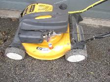 CUB CADET 173CC GAS ENGINE W/ELECTRIC START PUSH LAWN MOWER - Photo 2
