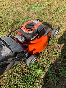 Husqavarna self propelled/ key start lawnmower - Photo 3