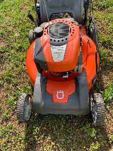 Husqavarna self propelled/ key start lawnmower - Photo 4